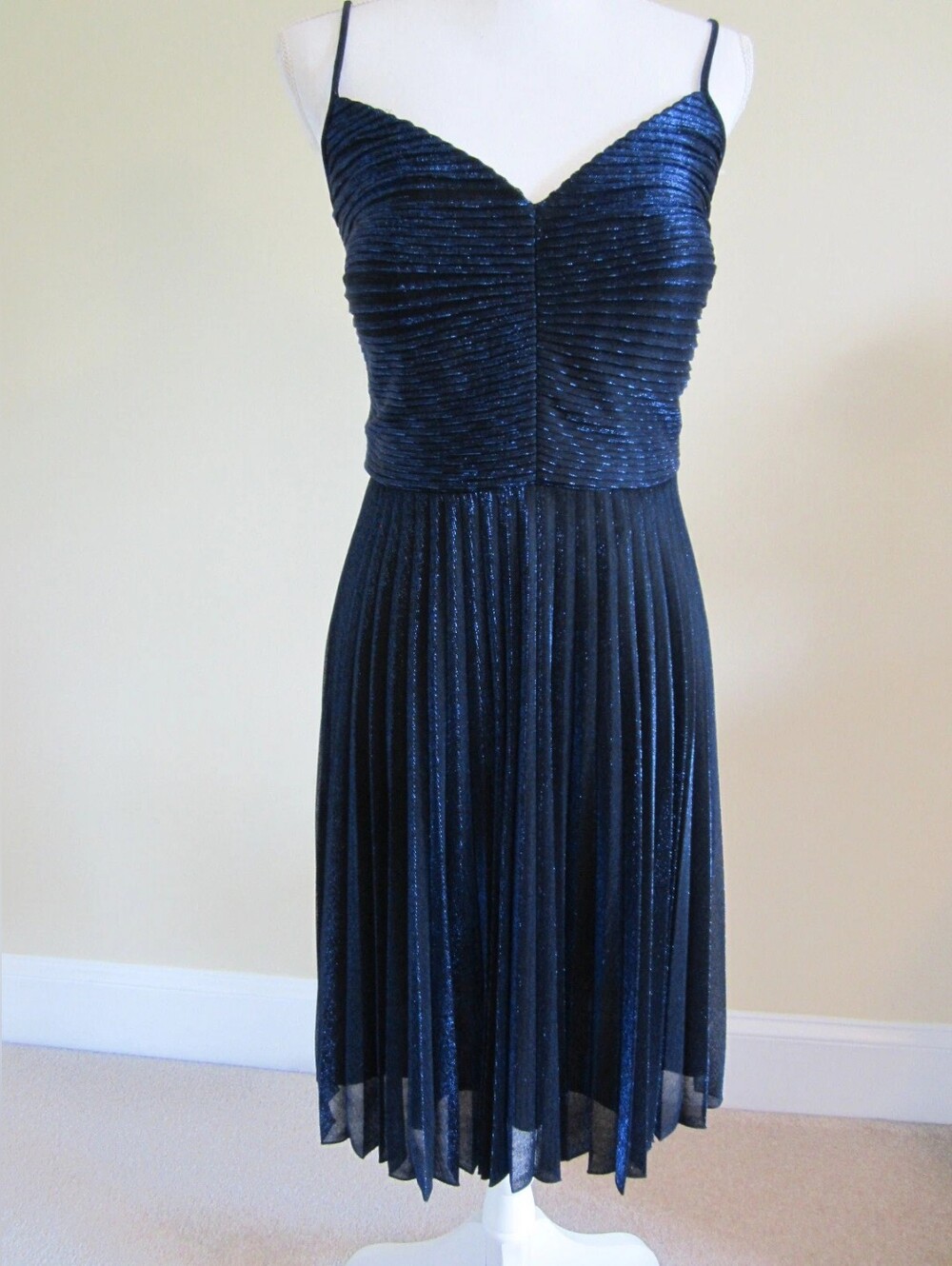 Elegant Navy Blue Pleated Spaghetti-Strap Dress